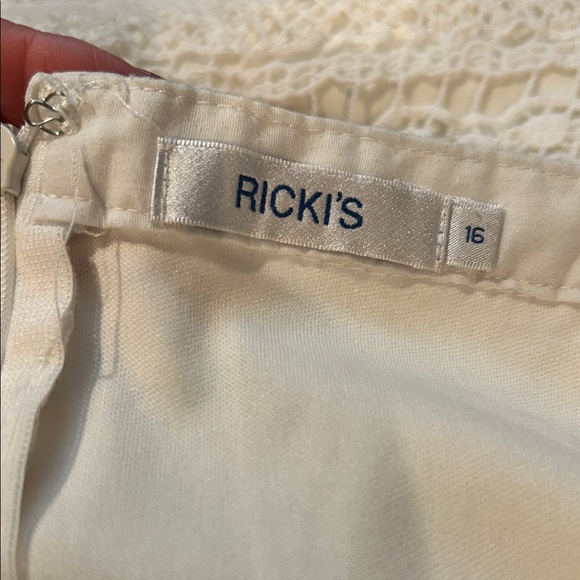 Ricki's White Lace Mini Skirt - Picture 2 of 5